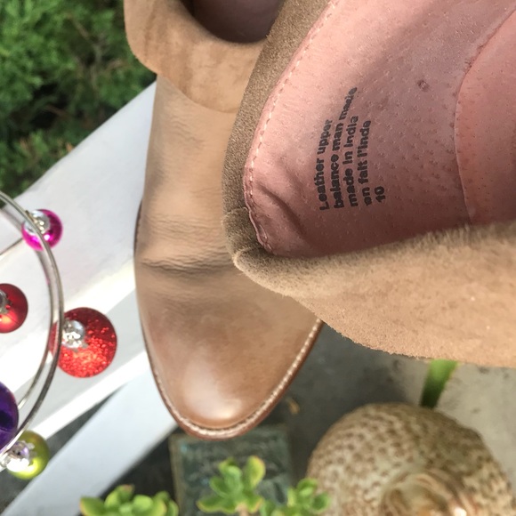 SOLD Seychelles Snare bootie in Tan - Picture 5 of 8